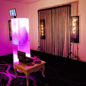An open booth rental available from Hartistic Photobooth.